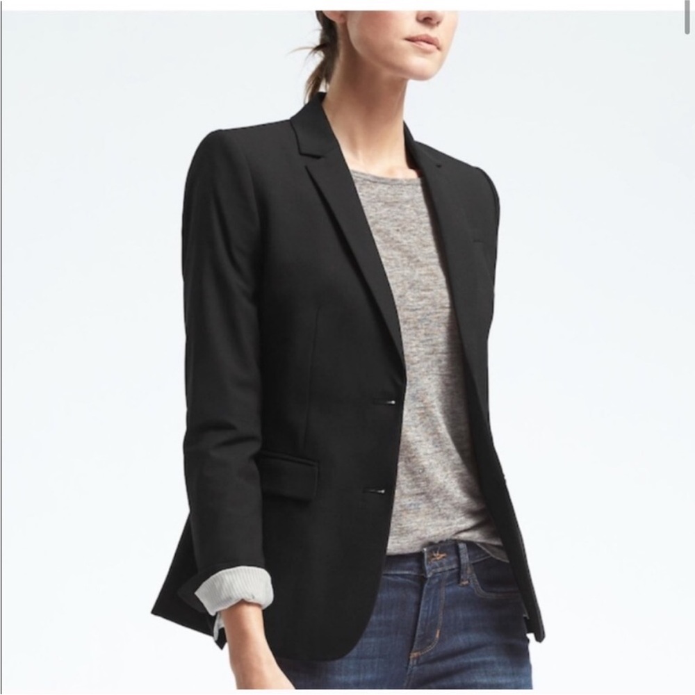 Banana Republic Black 2 button Front Blazer Size 4 excellent!